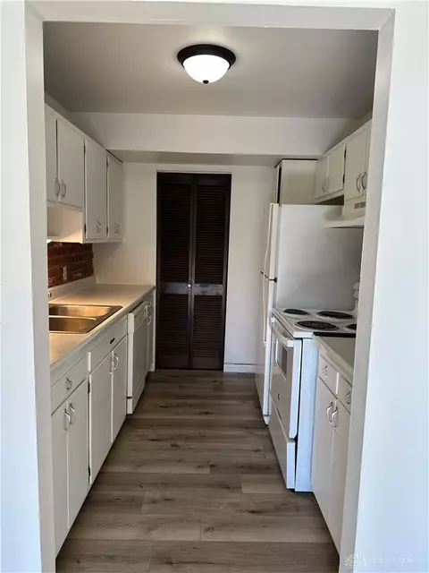 Kitchen - 2167 W Schantz Ave, Kettering, OH 45409 photo 4 of 4