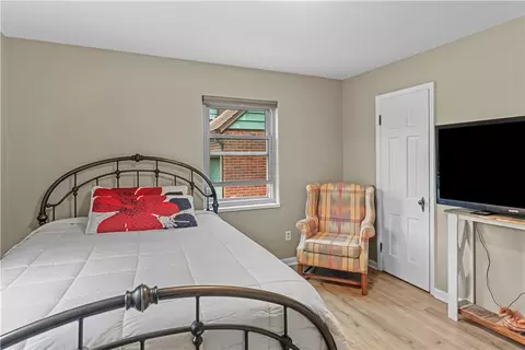 Bedroom - 208 E Dorothy Ln, Kettering, OH 45419 photo 2 of 3