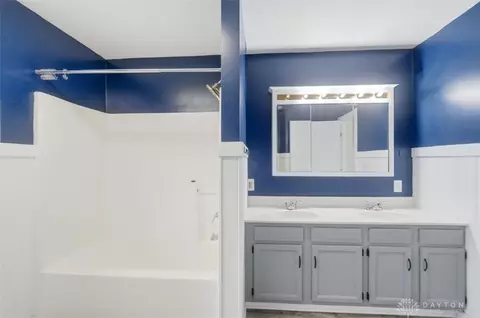 Bath - 6265 Middleboro Rd, Blanchester, OH 45107 photo 2 of 4