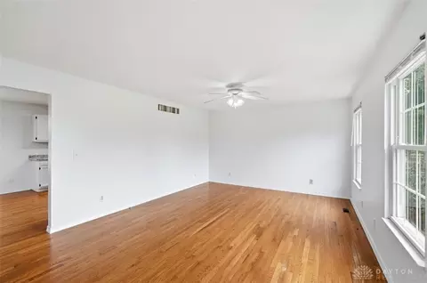Living - 6265 Middleboro Rd, Blanchester, OH 45107 photo 2 of 6
