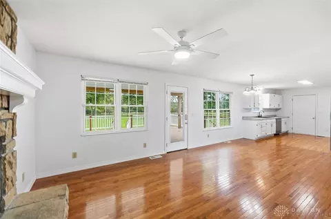 Living - 6265 Middleboro Rd, Blanchester, OH 45107 photo 5 of 6