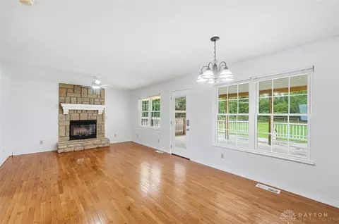 Living - 6265 Middleboro Rd, Blanchester, OH 45107 photo 4 of 6