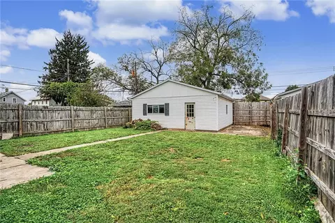 Exterior - 2022 Woodside Ave, Springfield, OH 45503 photo 7 of 10