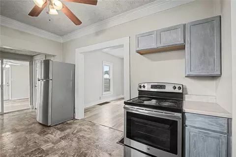 Entry Way - 2022 Woodside Ave, Springfield, OH 45503 photo 6 of 8