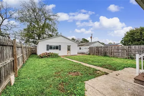 Exterior - 2022 Woodside Ave, Springfield, OH 45503 photo 6 of 10