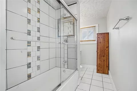 Bath - 2022 Woodside Ave, Springfield, OH 45503 photo 1 of 2