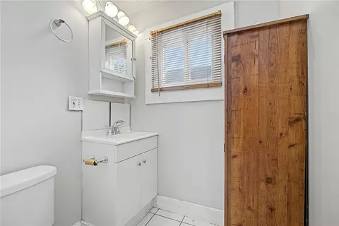 Bath - 2022 Woodside Ave, Springfield, OH 45503 photo 2 of 2