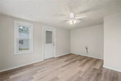 Living - 2022 Woodside Ave, Springfield, OH 45503 photo 6 of 6