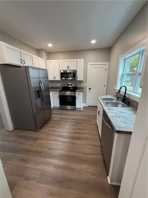 Kitchen - 1222 Everett Dr, Dayton, OH 45402 photo 2 of 3