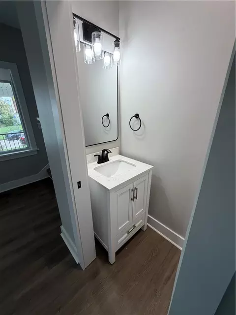 Bath - 1222 Everett Dr, Dayton, OH 45402 photo 2 of 5