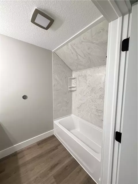 Bath - 1222 Everett Dr, Dayton, OH 45402 photo 5 of 5