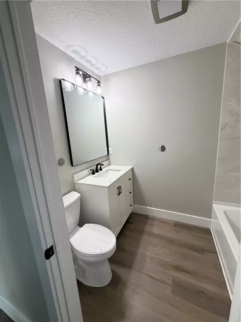 Bath - 1222 Everett Dr, Dayton, OH 45402 photo 4 of 5