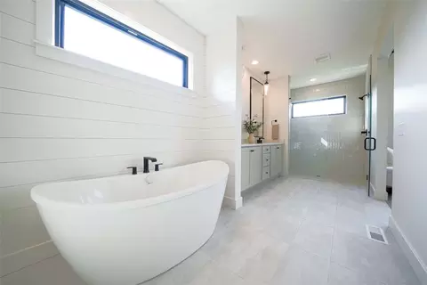 Bath - 1211 Normandy Rue, Centerville, OH 45458 photo 6 of 11