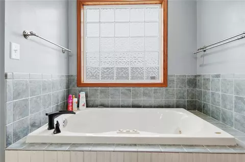 Bath - 7651 Oldtown Rd, Celina, OH 45822 photo 4 of 8