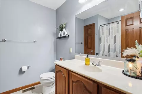 Bath - 7651 Oldtown Rd, Celina, OH 45822 photo 5 of 8