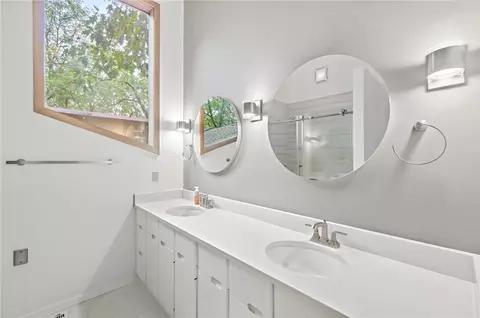 Bath - 1617 Big Hill Rd, Kettering, OH 45429 photo 2 of 4