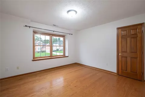 Bedroom - 2252 Briggs Rd, Centerville, OH 45459 photo 9 of 10