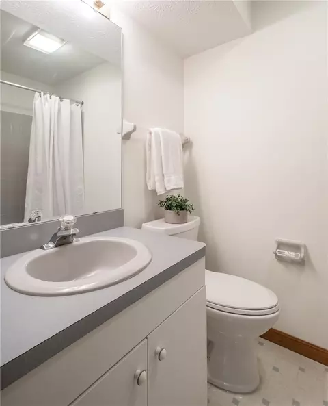 Bath - 2252 Briggs Rd, Centerville, OH 45459 photo 5 of 6