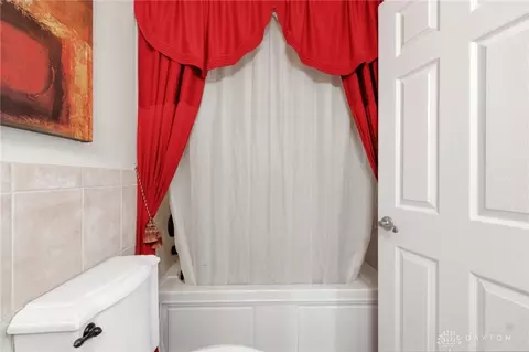 Bath - 7882 Millerton Dr, Centerville, OH 45459 photo 3 of 6