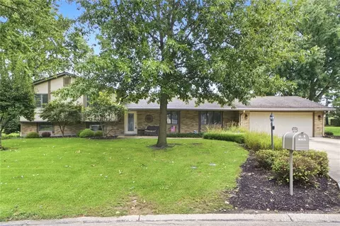 Exterior - 7882 Millerton Dr, Centerville, OH 45459 photo 2 of 23