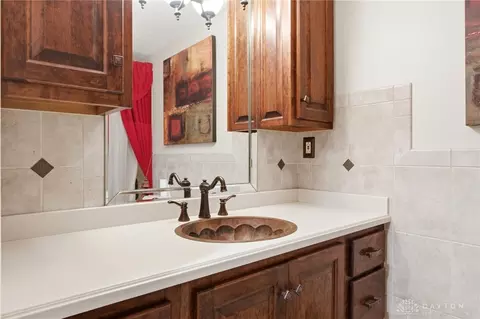 Bath - 7882 Millerton Dr, Centerville, OH 45459 photo 2 of 6