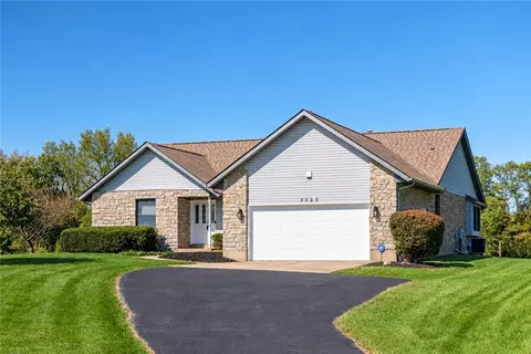7825 Belle Plain Dr, Huber Heights, OH 45424