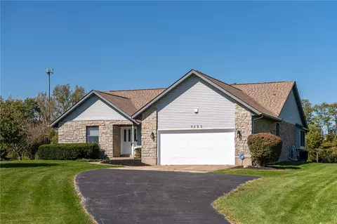 7825 Belle Plain Dr, Huber Heights, OH 45424