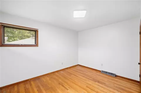 Bedroom - 95 Lawnview Ave, North Hampton, OH 45349 photo 2 of 5
