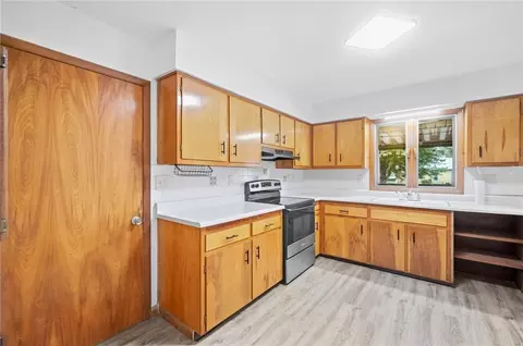 Kitchen - 95 Lawnview Ave, North Hampton, OH 45349 photo 2 of 3