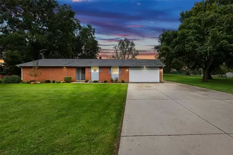 5325 David Dr, Tipp City, OH 45371