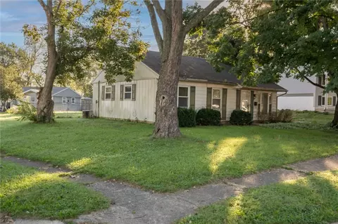 200 Tulip Dr, West Carrollton, OH 45449
