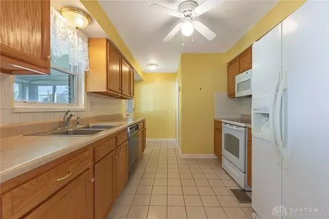 Kitchen - 1233 Cloverfield Ave, Kettering, OH 45429 photo 2 of 5