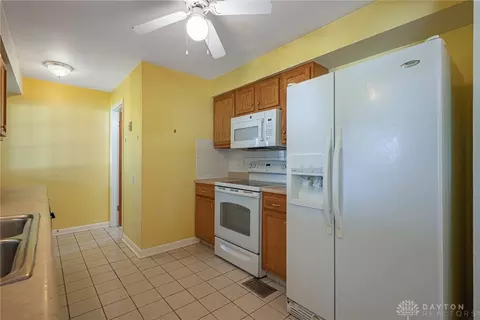 Kitchen - 1233 Cloverfield Ave, Kettering, OH 45429 photo 4 of 5