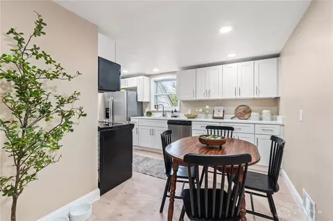 Dining - 4244 Flowerdale Ave, Kettering, OH 45429 photo 1 of 2