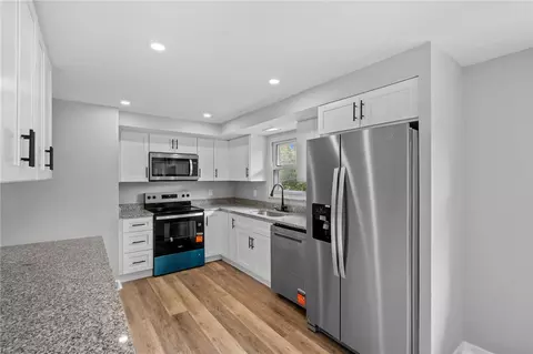 Kitchen - 2340 Derr Rd, Springfield, OH 45503 photo 2 of 5