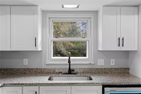 Kitchen - 2340 Derr Rd, Springfield, OH 45503 photo 4 of 5