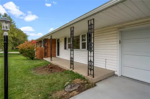 Exterior - 2340 Derr Rd, Springfield, OH 45503 photo 4 of 9