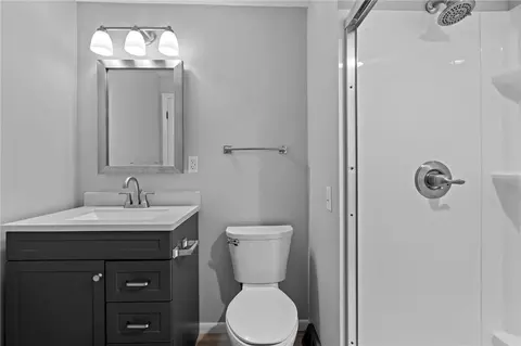 Bath - 2340 Derr Rd, Springfield, OH 45503 photo 1 of 3