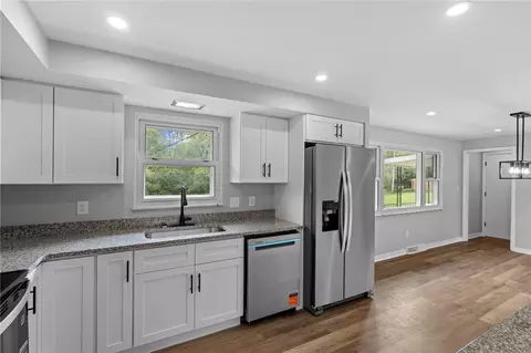 Kitchen - 2340 Derr Rd, Springfield, OH 45503 photo 3 of 5
