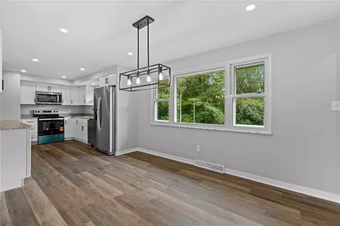 Dining - 2340 Derr Rd, Springfield, OH 45503 photo 1 of 1