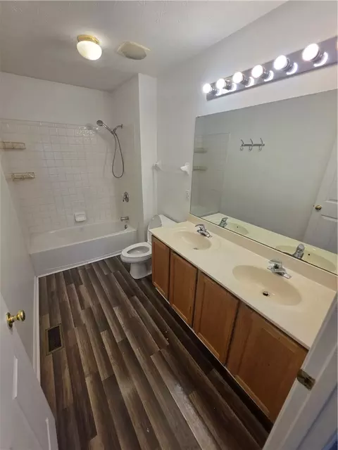 Bath - 1523 Doddington Rd, Kettering, OH 45409 photo 3 of 3