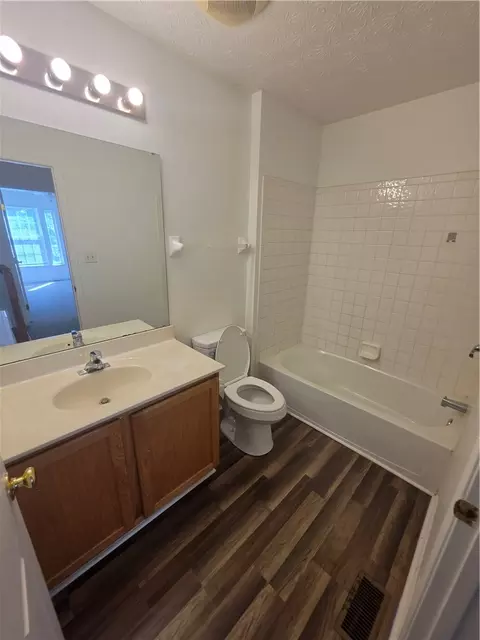 Bath - 1523 Doddington Rd, Kettering, OH 45409 photo 2 of 3