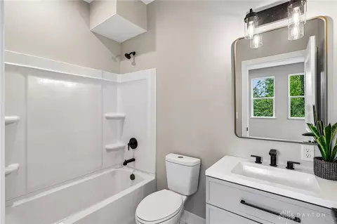 Bath - 3906 Edwards Rd #C, Cincinnati, OH 45209 photo 8 of 8
