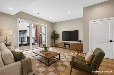 Living - 3906 Edwards Rd #C, Cincinnati, OH 45209 photo 1 of 9