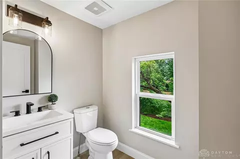 Bath - 3906 Edwards Rd #C, Cincinnati, OH 45209 photo 3 of 8