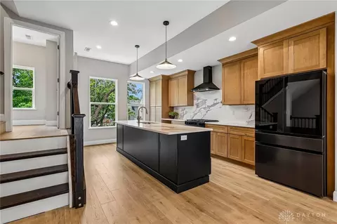 Kitchen - 3906 Edwards Rd #C, Cincinnati, OH 45209 photo 4 of 6