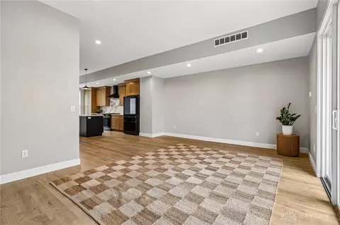Living - 3906 Edwards Rd #C, Cincinnati, OH 45209 photo 5 of 9