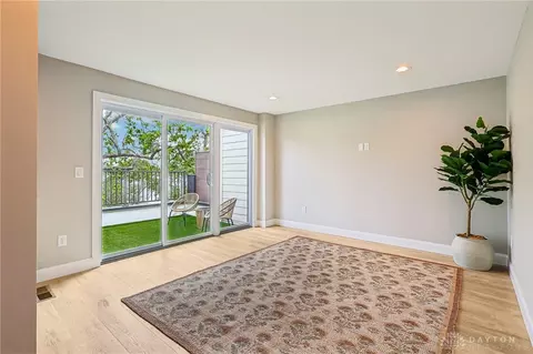 Living - 3906 Edwards Rd #C, Cincinnati, OH 45209 photo 7 of 9