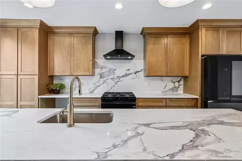 Kitchen - 3906 Edwards Rd #C, Cincinnati, OH 45209 photo 5 of 6