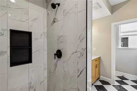 Bath - 3906 Edwards Rd #C, Cincinnati, OH 45209 photo 5 of 8